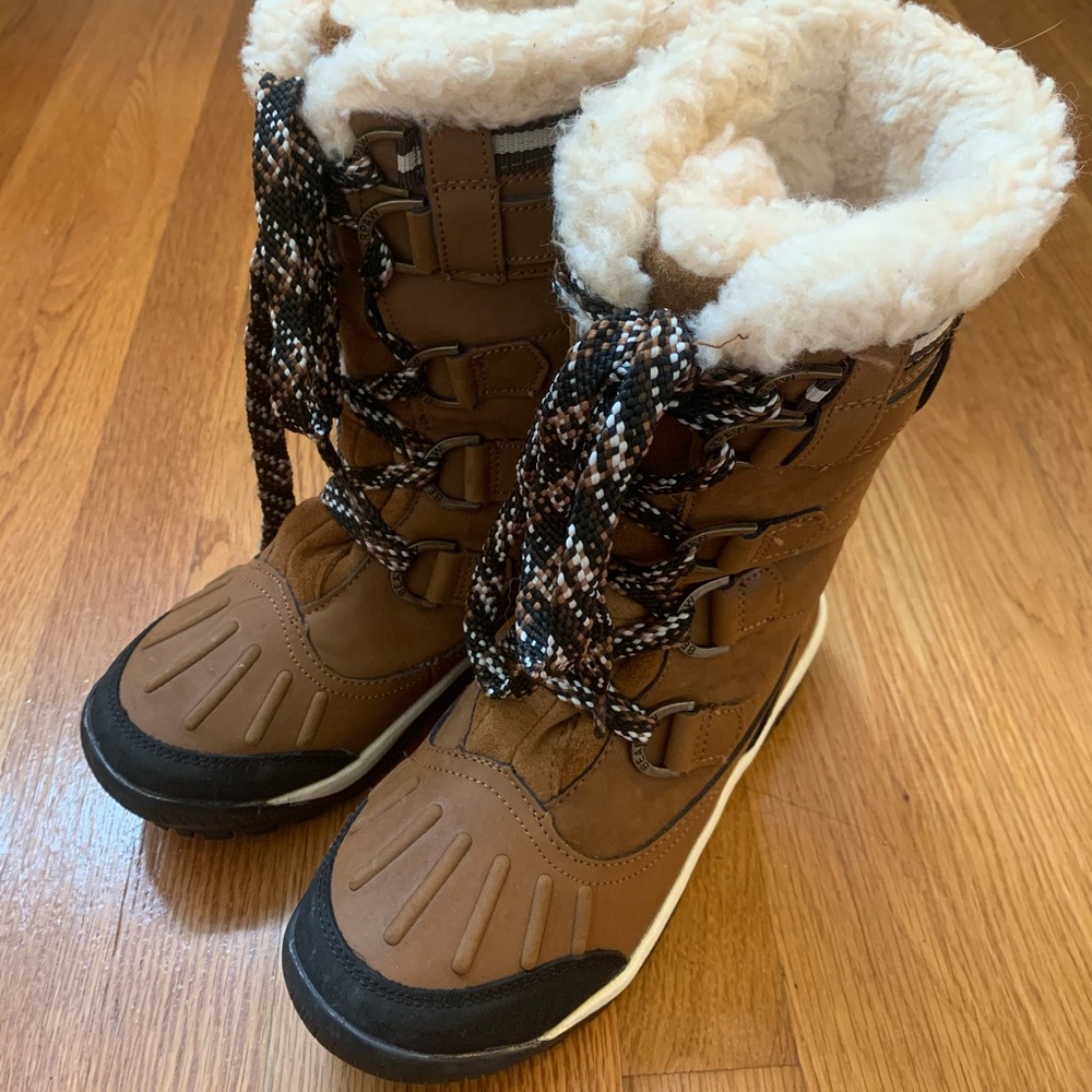 bearpaw winter women’s boots (size 6)
